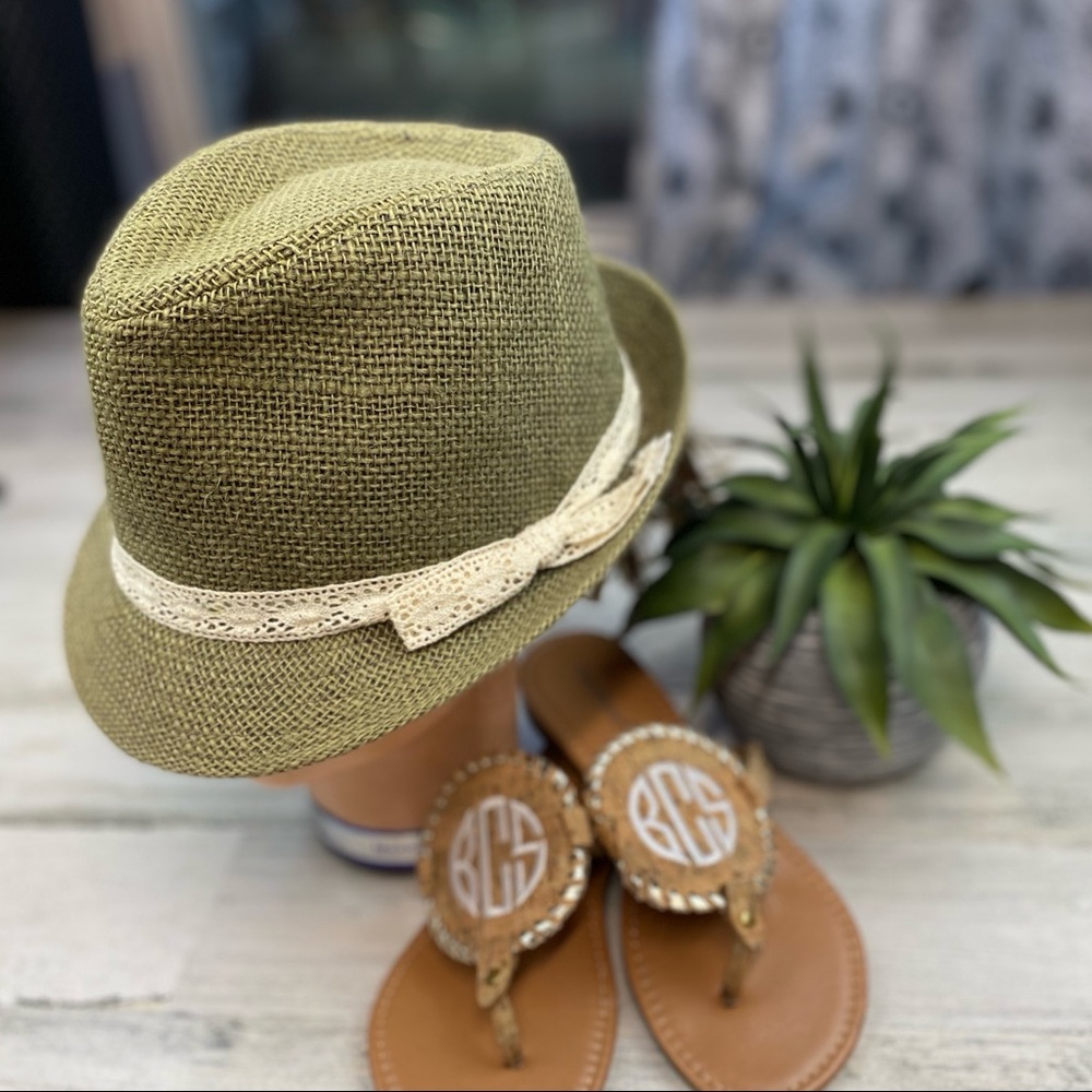 Brown short brim fedora